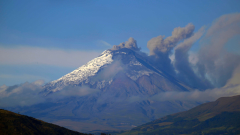 Panorámica del volcán Cotopaxi, en junio de 2023.