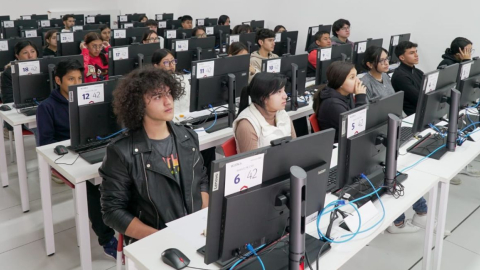 Imagen referencial. Estudiantes dan el examen de admisión en la Universidad de Cuenca el 26 de julio de 2023.