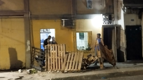 Exteriores de una vivienda en el sur de Guayaquil, donde extorsionadores colocaron un explosivo, el 18 de enero de 2024.