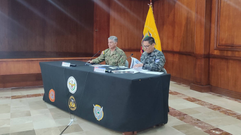 Jaime Vela, jefe del Comando Conjunto de las Fuerzas Armadas, y César Zapata, Comandante General de la Policía. Quito, 23 de enero de 2024