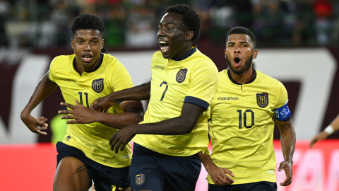 John Mercado, Yaimar Medina y Pedro Vite celebrando el gol del empate, 23 de enero de 2024.
