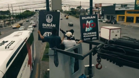 Radares en una vía de Durán, en Guayas.