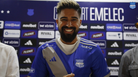 Christian Noboa luce la camiseta de Emelec en el estadio George Capwell, el 25 de enero de 2024.