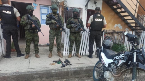 Intervención de militares y policías en Acuarela, uno de los puntos conflictivos de Sucre, en Manabí. 