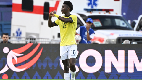 Allen Obando festeja un gol con Ecuador en el Preolímpico 2024, el 26 de enero. 