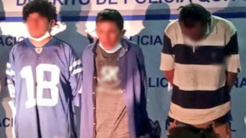 Los tres sujetos detenidos en Chilibulo (Quito), sospechosos de terrorismo, el 1 de febrero de 2024.