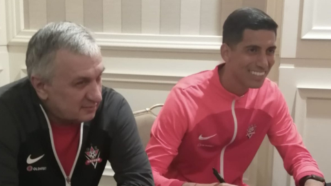 José Francisco Cevallos firmó su contrato con el FC Aktobe este 7 de febrero de 2024.