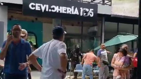 Varios sujetos dispararon contra los clientes de una cevichería en Manta, la tarde del 2 de febrero de 2024. 