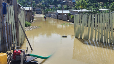 El barrio 'Tierra Prometida' en Atacames completamente inundado, el 4 de febrero de 2024.