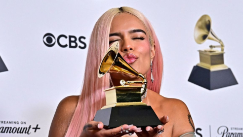 Karol G se hizo el domingo con el primer Grammy de su carrera: Mejor Álbum de Música Urbana. 