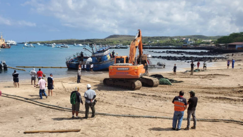 Destrucción de la embarcación en Galápagos, el 1 y 2 de febrero de 2024. 