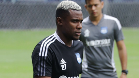 Marcos Caicedo, durante un entrenamiento con Emelec en Guayaquil, en 2022. 