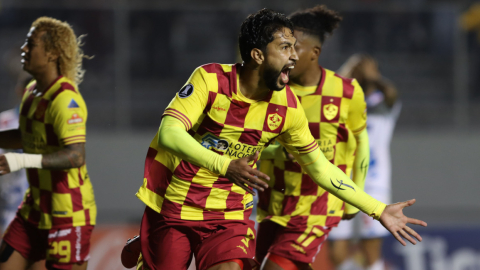 Jeison Medina celebra su gol ante Nacional en la Copa Libertadores, 8 de febrero de 2024.