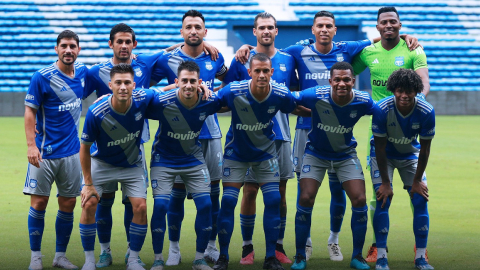 Los jugadores de Emelec posan previo al encuentro amistoso ante Orense del 10 de febrero de 2024.