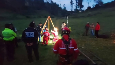 Los bomberos y la Policía hallaron los cuerpos sin vida de las niñas en dos pozos, a cinco metros de profundidad.