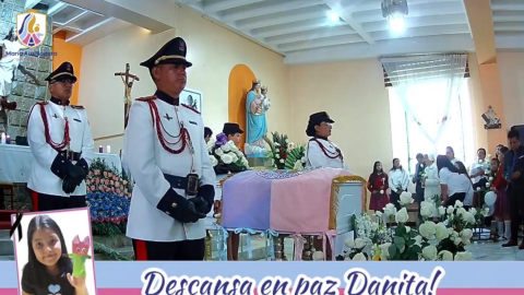 Uno de los momentos captados en el funeral de la niña Dana Ramos, en Riobamba, el 18 de febrero de 2024.