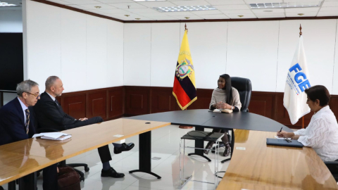 El embajador de Italia en Ecuador,  Giovanni Davoli, visitó a la fiscal Diana Salazar, el 20 de febrero de 2024. 