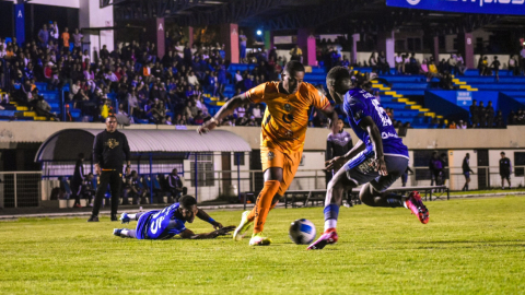 Libertad y Emelec se enfrentaron el sábado 24 de febrero, en la 'Explosión naranja'.