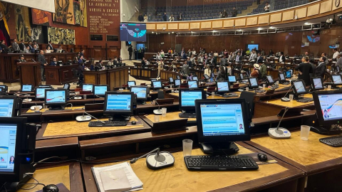 Tras revisar la presencia de los legisladores, el secretario de la Asamblea certificó que solo 67 estaban presentes.