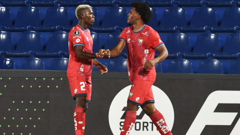 Los jugadores de El Nacional festejan un gol en la Copa Libertadores, en Asunción, el 22 de febrero de 2024.