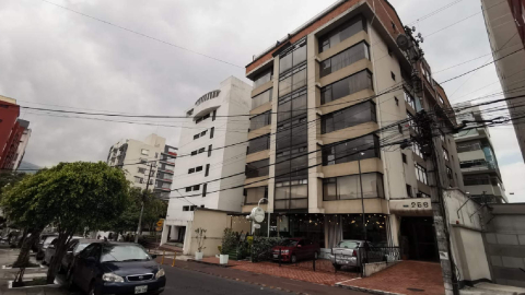 Edificio ubicado en el centro-norte de Quito, dónde debería funcionar JRAL Medical, nombre comercial del RUC de Javier Roberto Andrade Lara, involucrado en la red Zoldan.