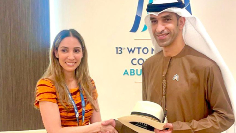 La ministra de Producción, Sonsoles García, junto al ministro de Comercio de Emiratos Árabes, Thani AI Zeyoudi, en la 13° Conferencia Ministerial de la OMC. 