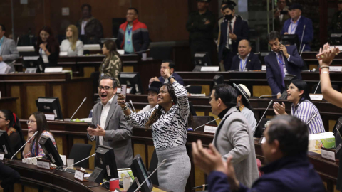 Asambleístas correístas festejan la destitución de un vocal del Consejo de la Judicatura. Quito, 29 de febrero de 2024