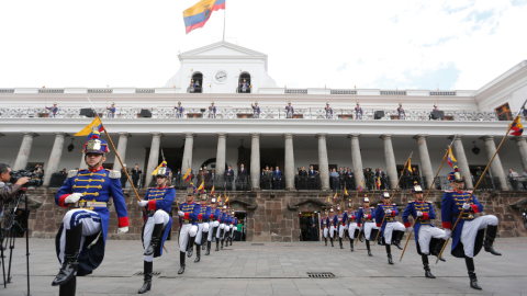 El Palacio de Carondelet, el 5 de diciembre de 2023, durante el cambio de guardia.