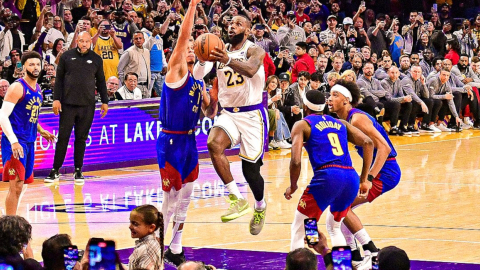 LeBron James, durante el partido de los Lakers ante los Nuggets, el 3 de marzo de 2024.