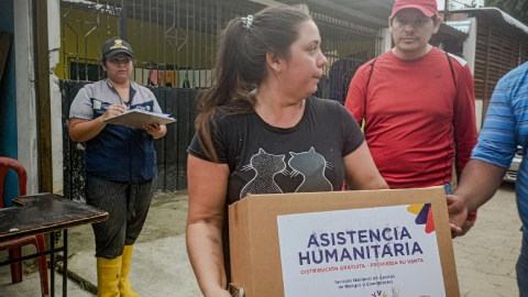 El Gobierno entregó ayuda humanitaria en Chone, tras las inundaciones. 