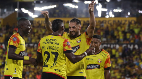 Jugadores de Barcelona SC celebrando su gol ante Imbabura en la Fecha 1 de la LigaPro, 3 de marzo de 2024.