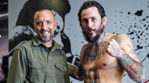 Jason Parillo, entrenador de cabecera de Marlon 'Chito' Vera, junto al peleador ecuatoriano.