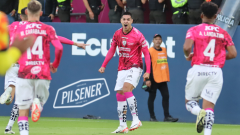 Jugadores de Independiente del Valle celebran un gol ante Barcelona SC, este 9 de marzo de 2024.