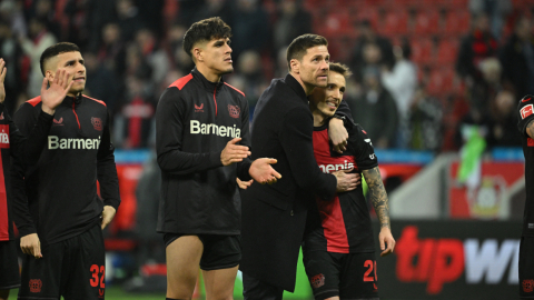 Piero Hincapié celebra el triunfo ante Wolfsburg, por Bundesliga, este 10 de marzo de 2024.