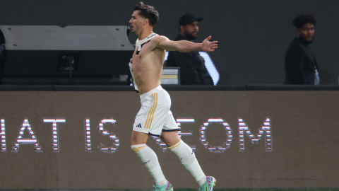 El atacante del Real Madrid, Brahim Díaz, celebra marcar el quinto gol de su equipo durante el partido de fútbol semifinal de la Supercopa de España, el 10 de enero de 2024.