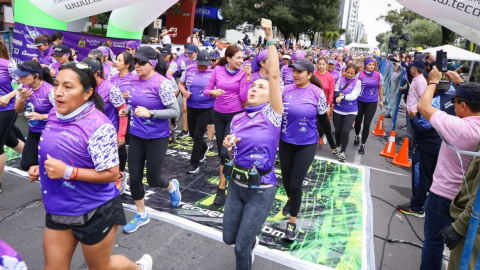 Asistentes a la carrera Warmi Runner en Quito, en 2023.