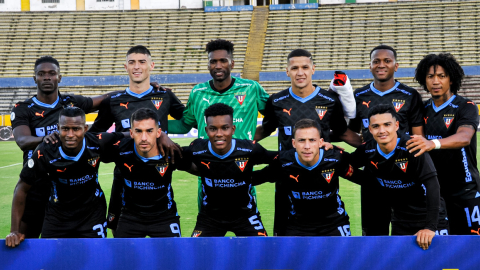 Los jugadores de Liga de Quito posan previo al encuentro por la Fecha 2 ante Cumbayá FC, el domingo 10 de marzo de 2024.