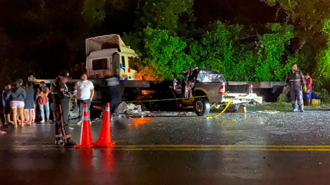 Camioneta y vehículo pesado chocaron en la vía Juan Gómez Rendón, la madrugada de este miércoles 20 de marzo.