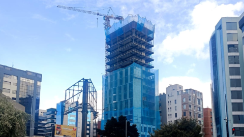 Imagen referencial de un edificio en construcción en el centro norte de Quito. 