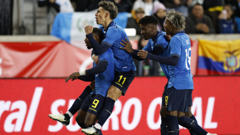 Los jugadores de Ecuador festejan uno de los goles en la victoria ante Guatemala, en Nueva Jersey, el 21 de marzo de 2024. 