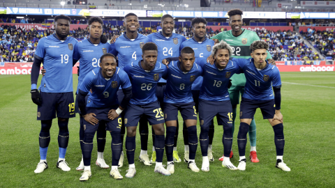 Los jugadores de la selección de Ecuador posan antes del partido amistoso ante Guatemala, el jueves 21 de marzo de 2024.