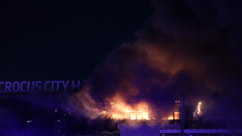 Luego del mortal tiroteo en una sala de conciertos en Moscú (Rusia), el lugar se incendió, el 22 de marzo de 2024.