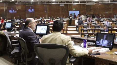 Asambleístas en el debate de la proforma 2024 el 21 de marzo de 2024.