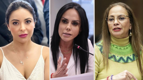 Las asambleístas Pamela Aguirre, Marcela Holguín y Pierina Correa, de la Revolución Ciudadana.