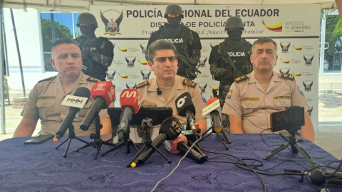 Freddy Sarzosa, director general de Investigaciones de la Policía Nacional, en rueda de prensa en Manabí, el 26 de marzo de 2024. 