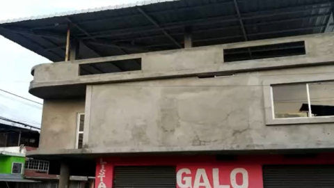 Exteriores de la vivienda del alcalde de Balzar, Galo Meza, quien sufrió un atentado, el 25 de marzo de 2024.