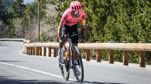 Richard Carapaz, entrenándose en Andorra, el 29 de marzo de 2024.