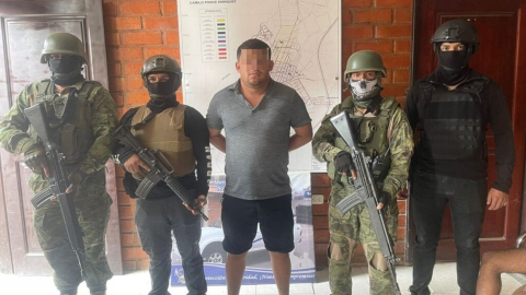 Las Fuerzas Armadas detuvieorn a alias 'Vicente' presunto líder de Los Lobos, en Azuay. 30 de marzo de 2024