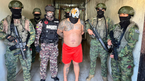 Alias 'El Chino' fue trasladado por militares desde la cárcel de Los Ríos hasta La Roca, en Guayaquil.