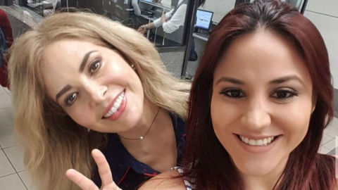 Mayra Salazar junto a Gloria Trevi.